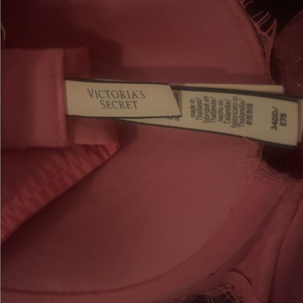 34DD never worn Victoria’s Secret push-up!!💝